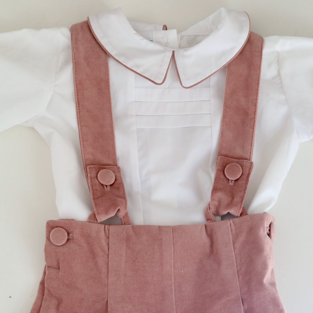 Conjunto rapaz rosa velho