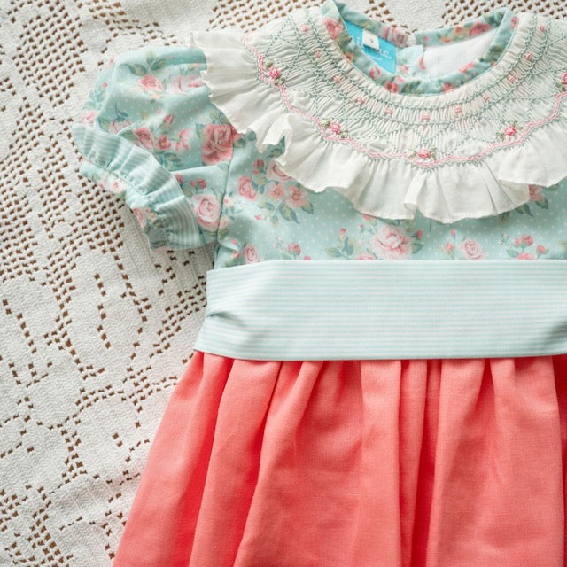 Vestido flores gola pontinhos
