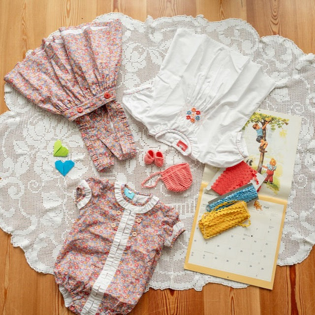 Camisa branca com flores bordadas