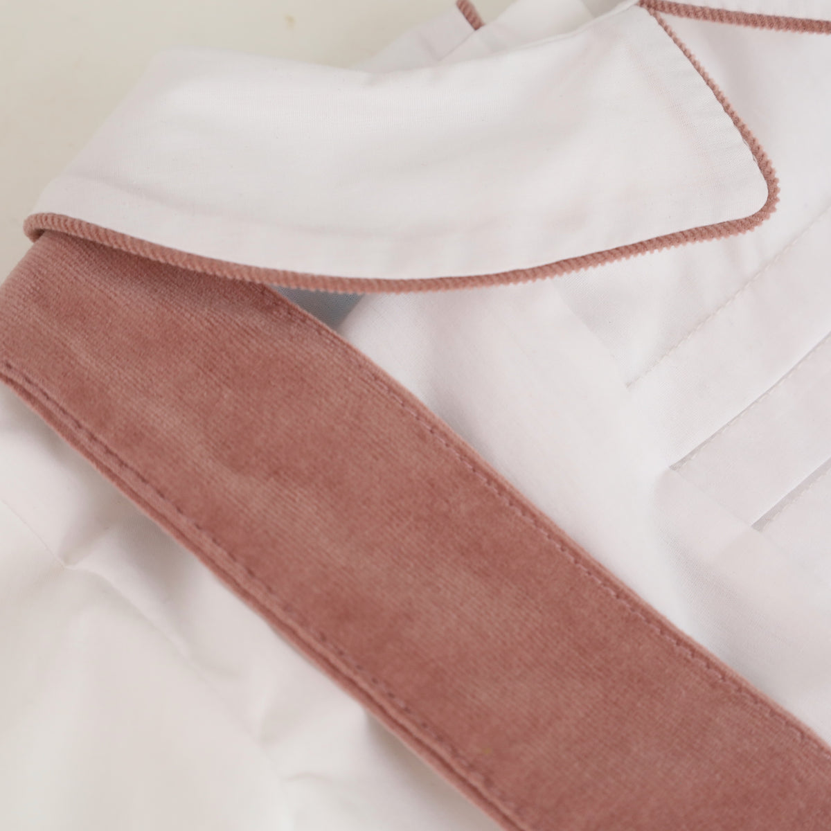 Conjunto rapaz rosa velho