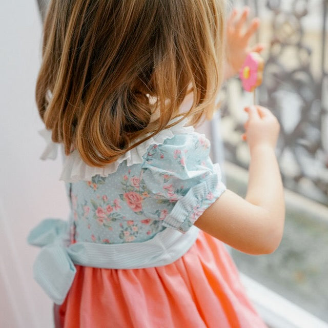 Vestido flores gola pontinhos