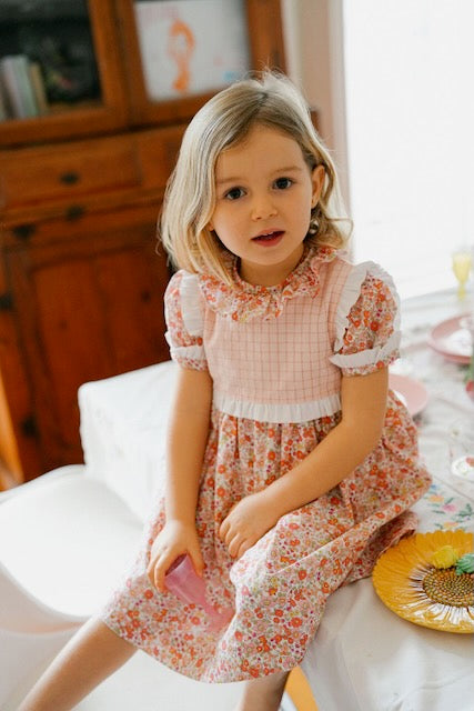 Vestido flores e quadradinhos