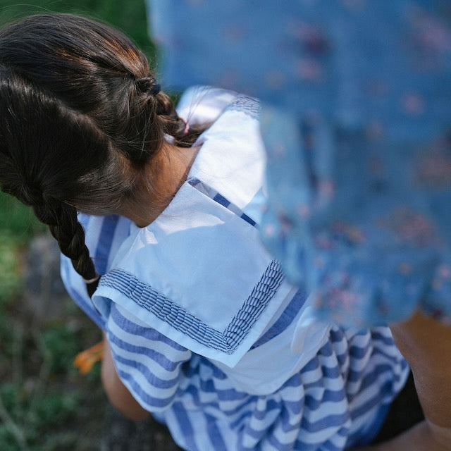Vestido riscas azuis