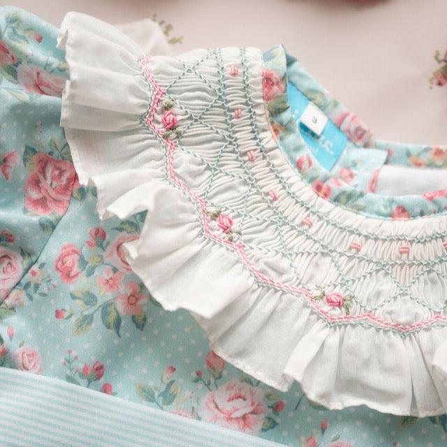 Vestido flores gola pontinhos