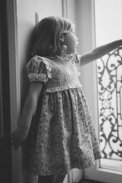 Vestido flores e quadradinhos