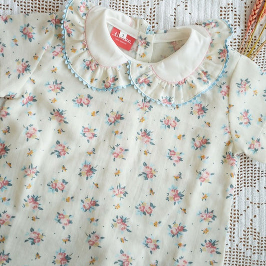 Camisa em malha de flores