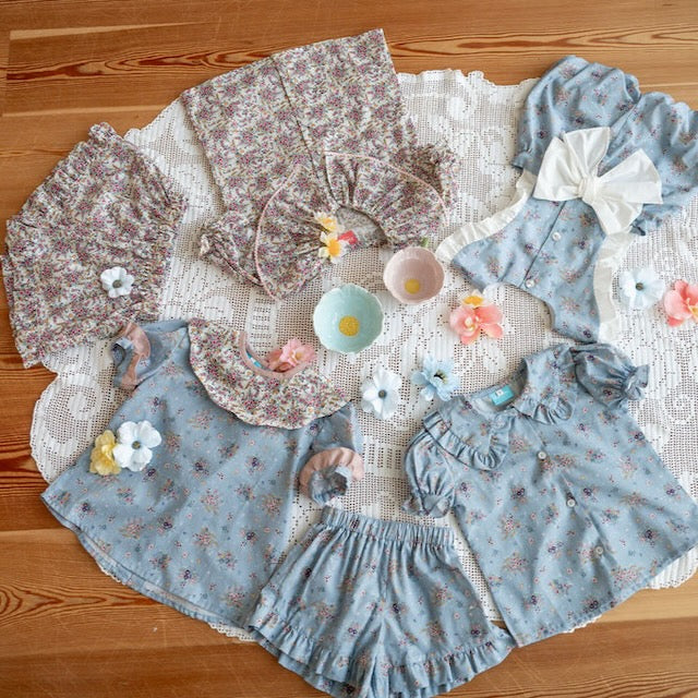 Camisa azul flores