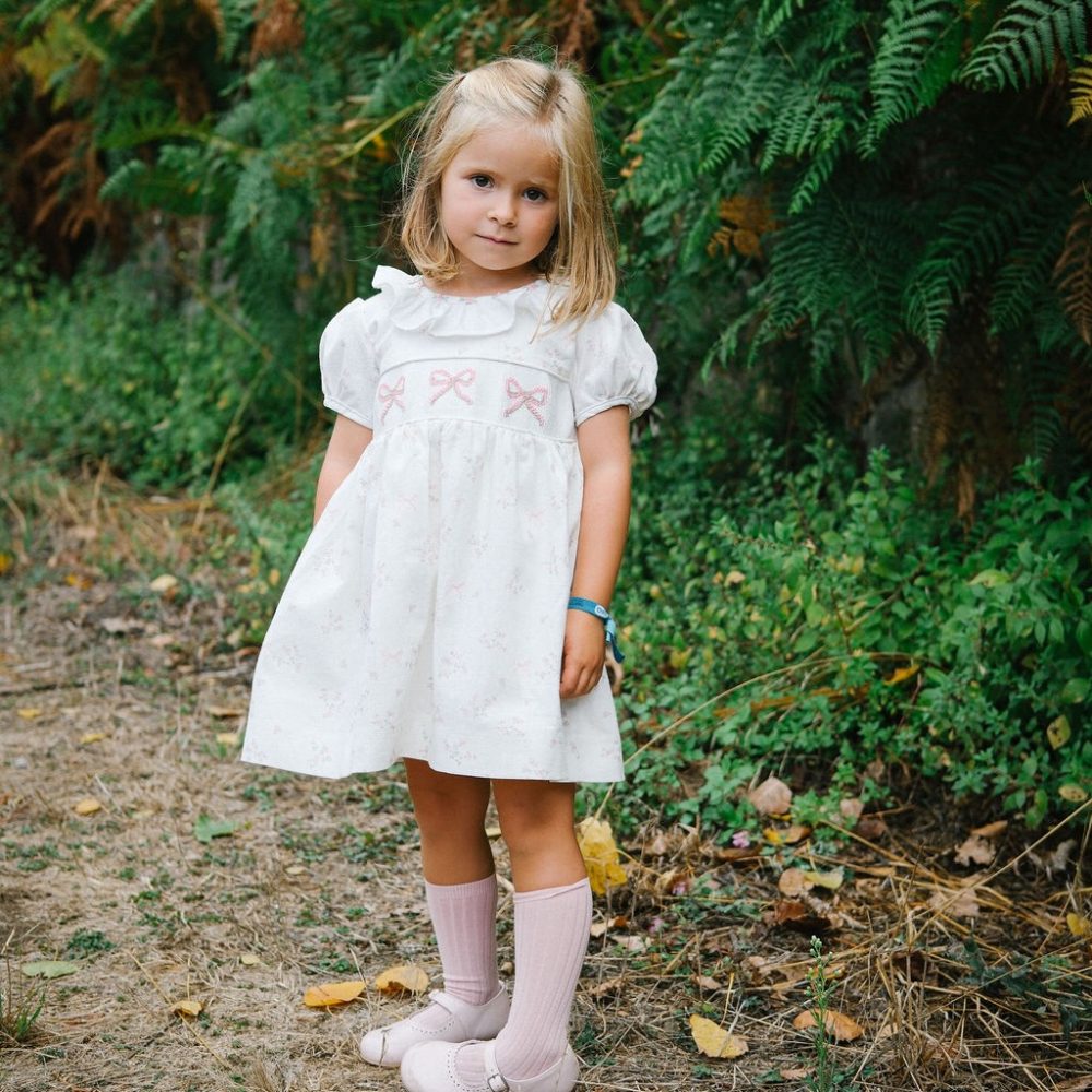Vestido bordado com laços - Image 3