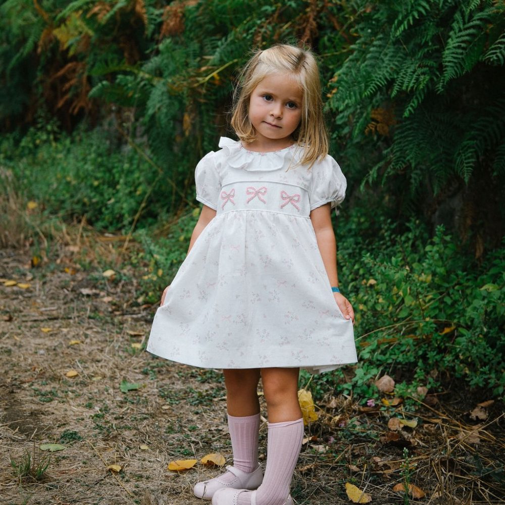 Vestido bordado com laços - Image 4