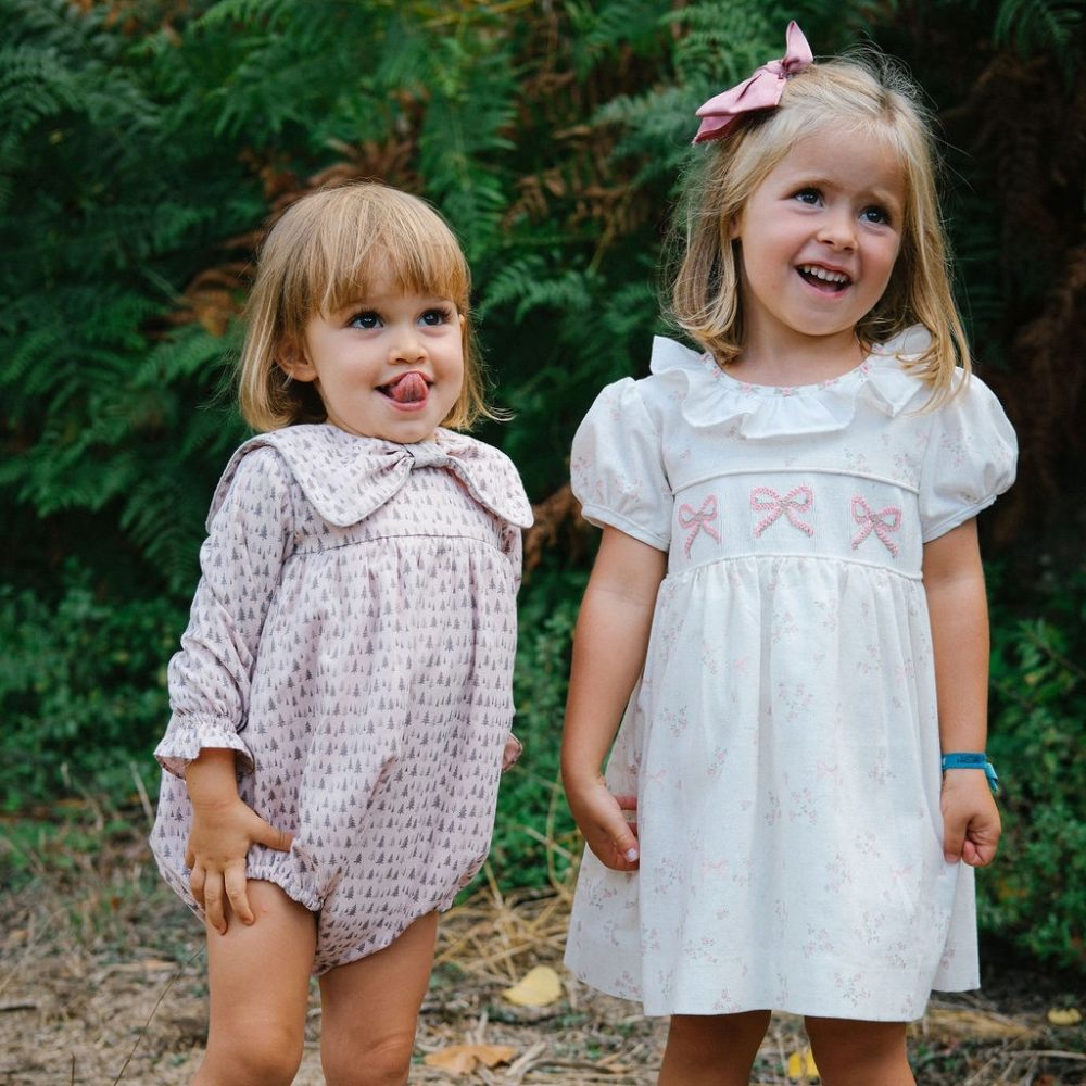 Vestido bordado com laços - Image 9
