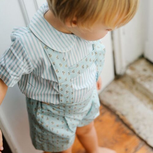 Conjunto rapaz verde água flores