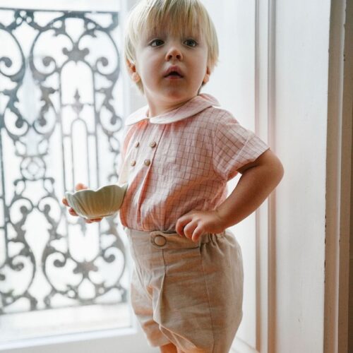 Conjunto bege e quadradinhos