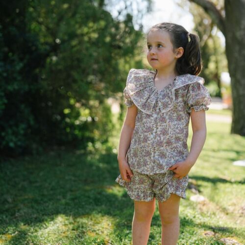 Conjunto branco com flores